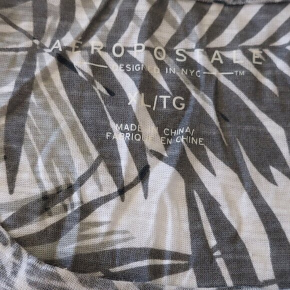 Set of 2 Aeropostale Gray & White Tropical Pattern Graphic Women's Tees Size XL - Picture 7 of 16